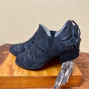 JBU Ankle Boots by Jambu